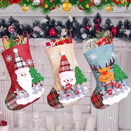 Set di decorazioni natalizie - Albero di Natale - Camino aperto - Calze natalizie con Babbo Natale - Fiocco di neve - Orsacchiotto - Regali di Natale