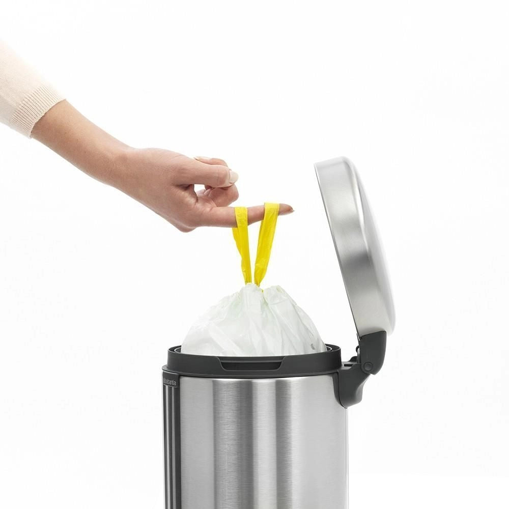 Brabantia 112164 NewIcon Pattumiera a Pedale 3 L Acciaio Satinato Antimpronta Chiusura Ammortizzata Silenziosa Secchio Interno Rimovibile colore Acciaio Satinato