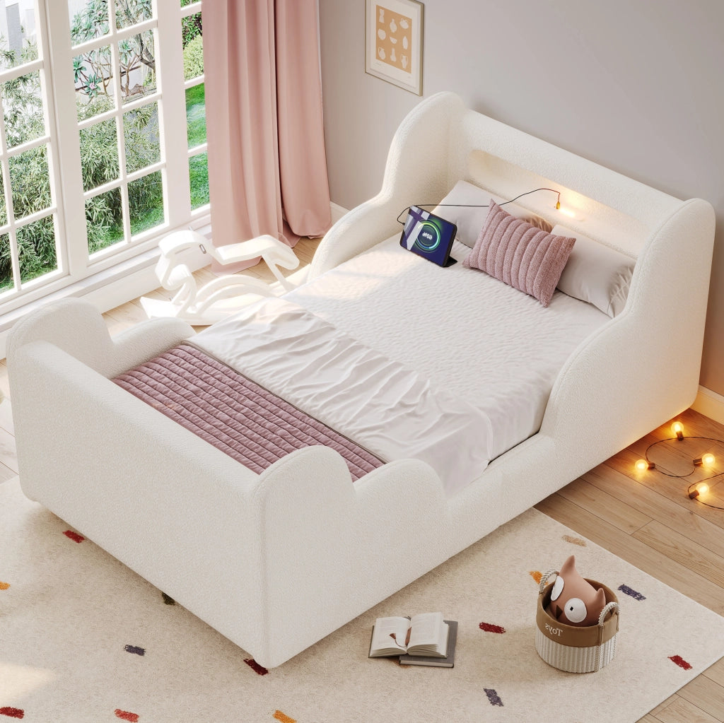 Letto per bambini 90x200 cm con sponde imbottite; luce notturna e USB C; bouclé beige