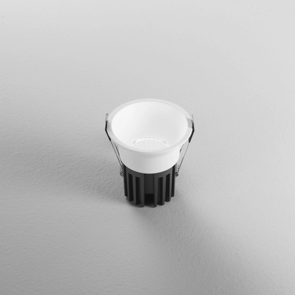 INCASSO QUARK R18DA BIANCO TONDO 18W 2400LT CCT 3000K / 4000K 10X9,5CM
