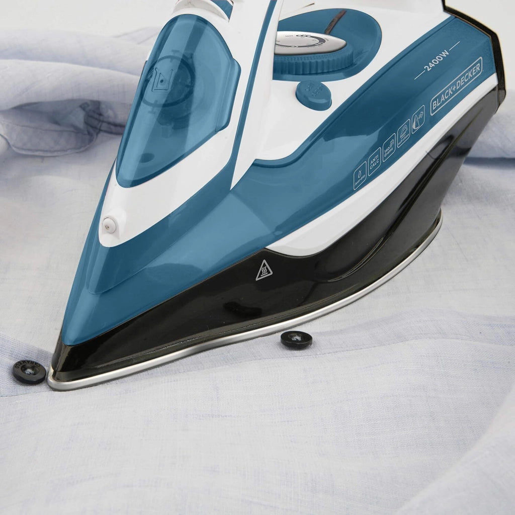 Black & Decker BXIR2402E ferro da stiro Ferro da stiro a secco e a vapore 2400 W Blu, Bianco