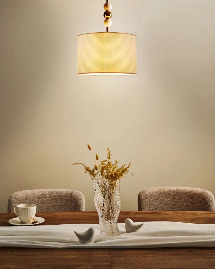 Lampada a sospensione Ottone e beige Ferro Paralume a tamburo in tessuto Stile moderno di metà secolo