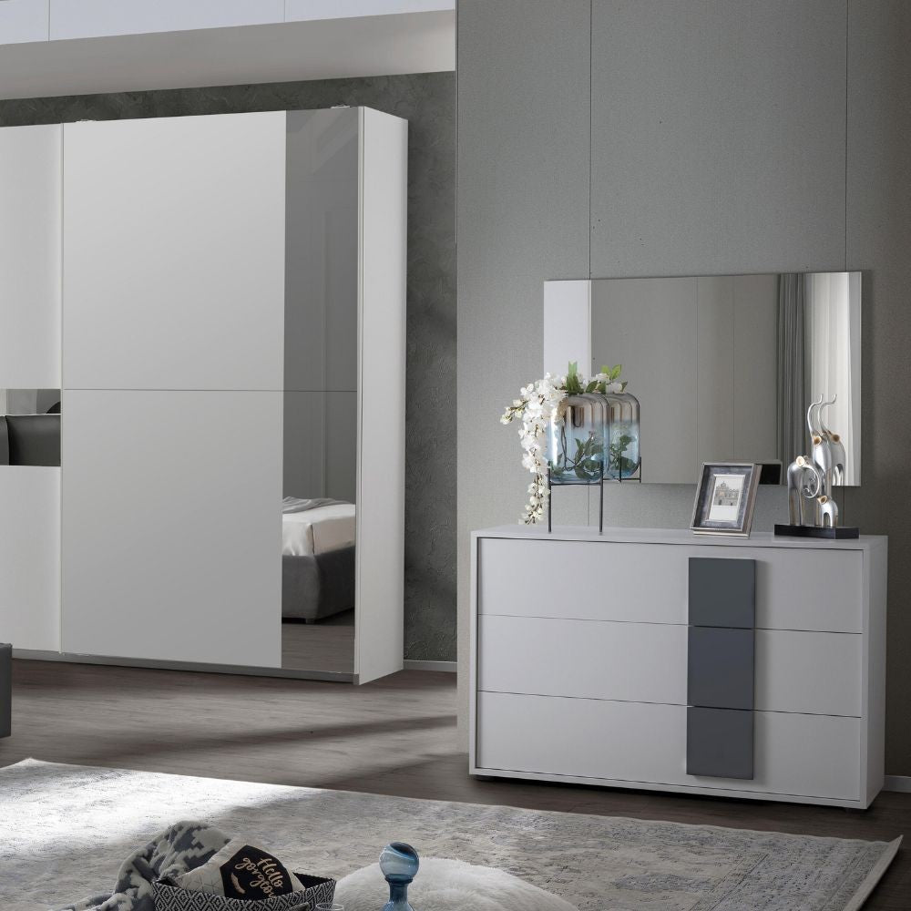 Camera da letto Manon con armadio 2 ante scorrevoli colore bianco e grigio