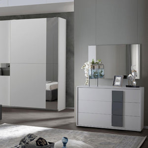 Camera da letto Manon con armadio 2 ante scorrevoli colore bianco e grigio