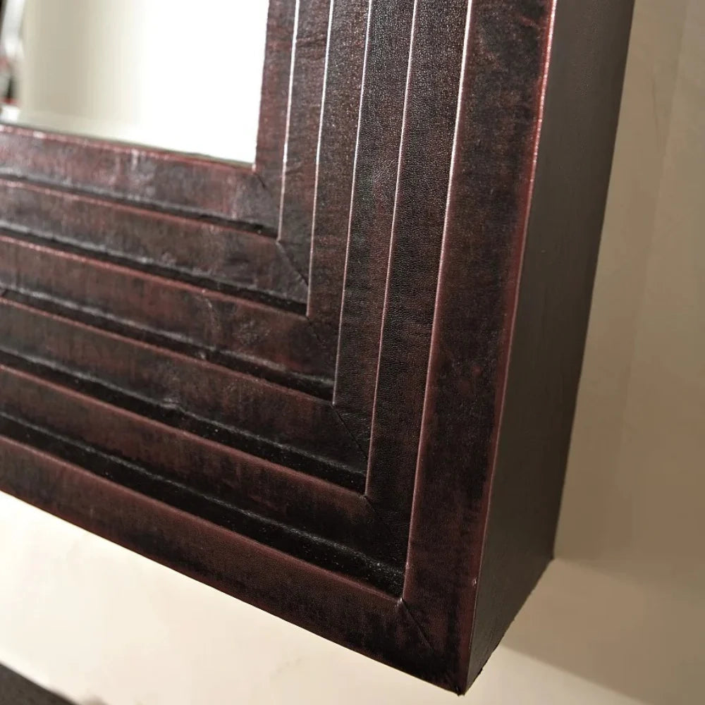 Specchio quadrato da parete Borders con cornice in legno marrone scuro | Duzzle
