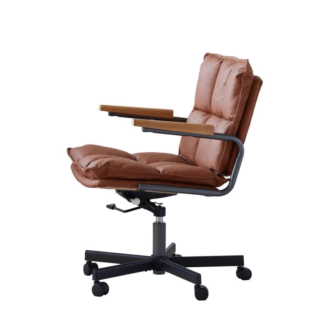 Sedia da ufficio girevole in pelle sintetica marrone; ergonomica e regolabile in altezza