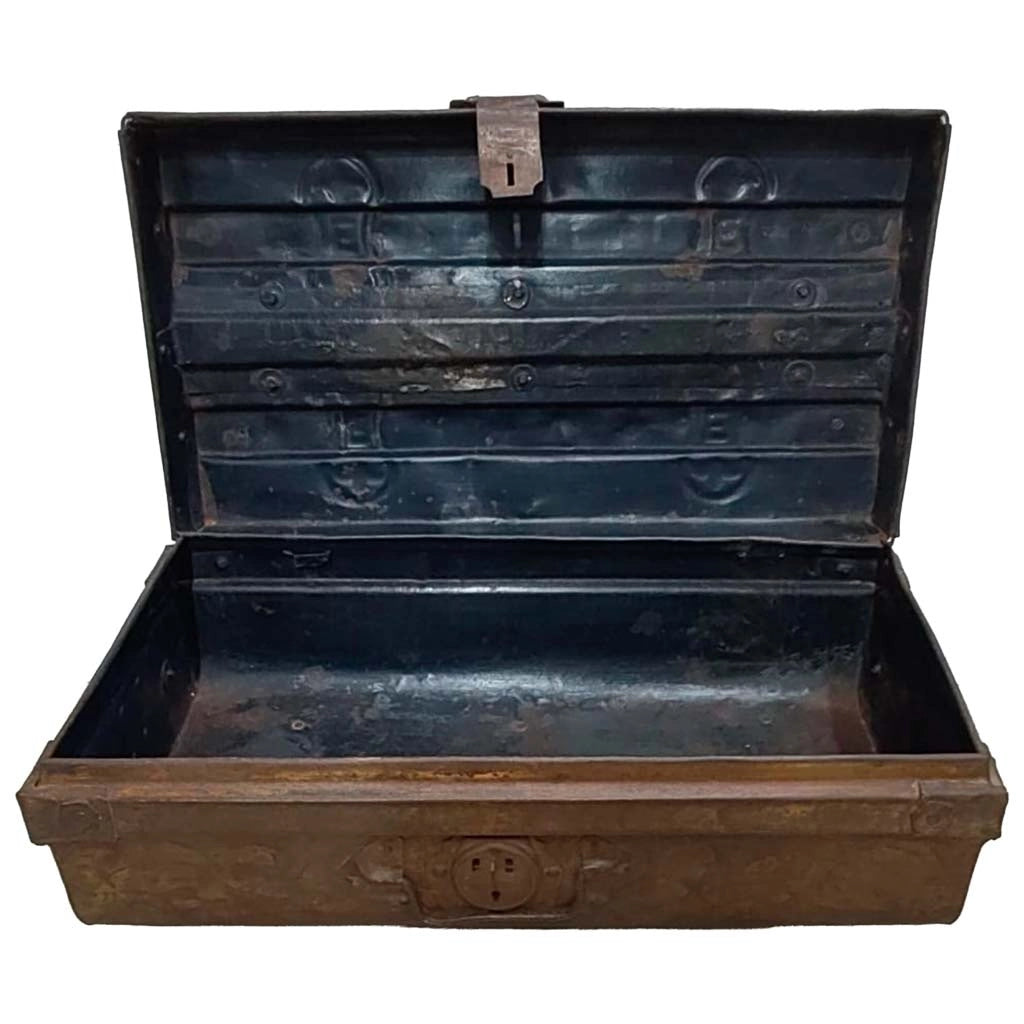 Valigia artigianale in metallo, 67x37x25h cm