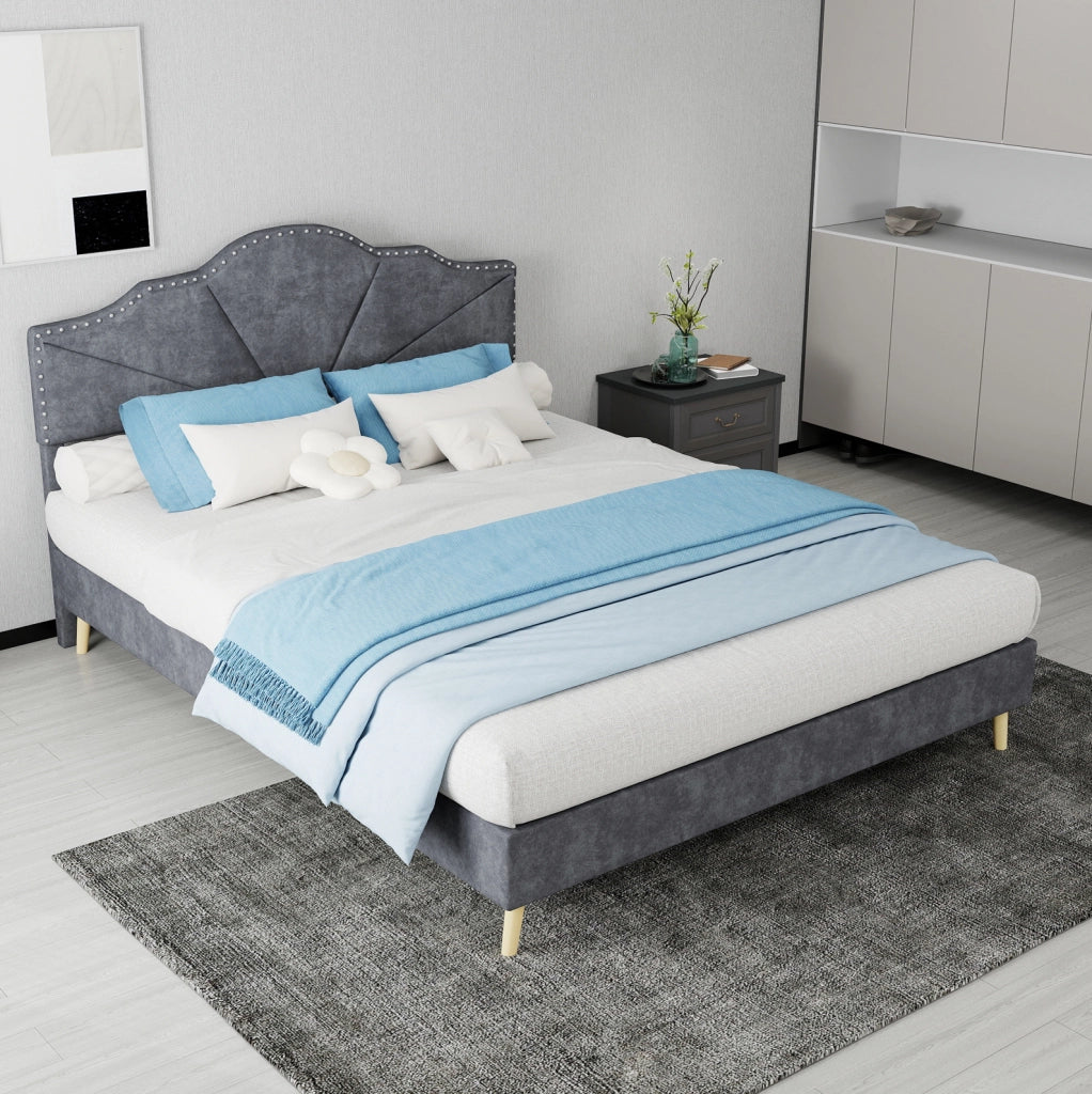 Letto matrimoniale 140x200 cm grigio con testiera geometrica e struttura a doghe