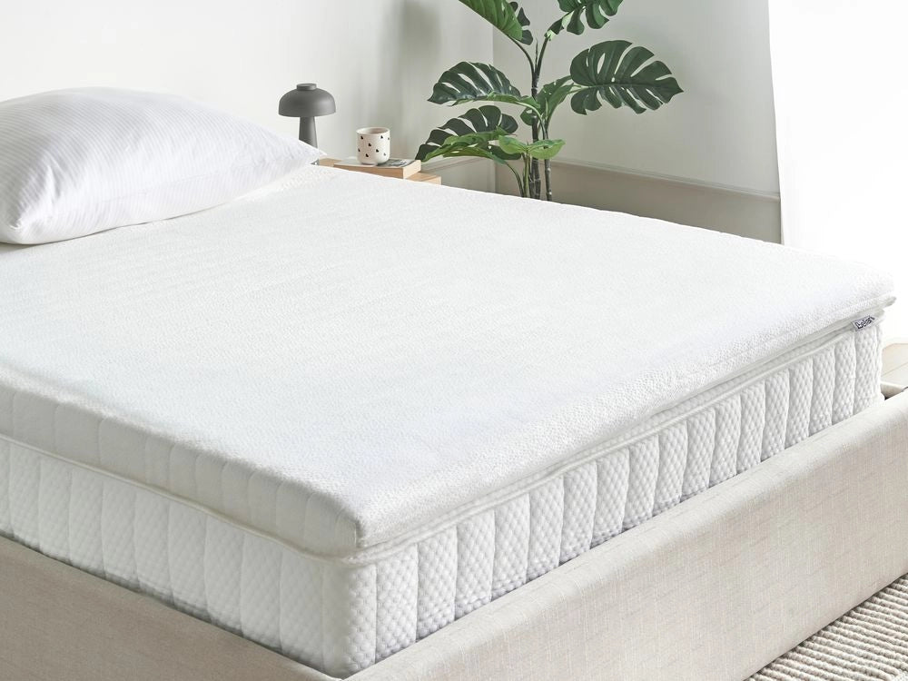 Coprimaterasso in schiuma bianca 140 x 200 cm comfort morbidezza