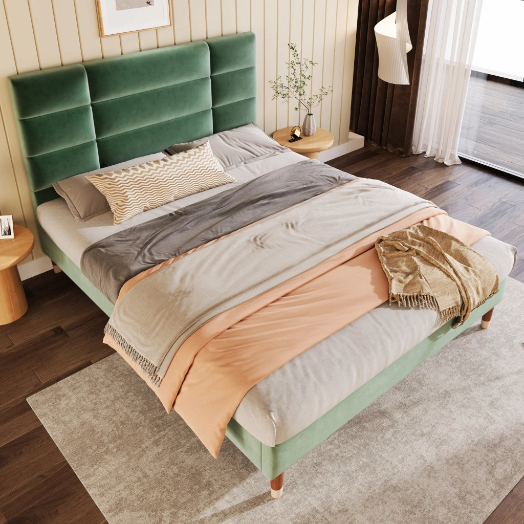 Letto matrimoniale 140x200 cm con rete a doghe; velluto verde; senza materasso