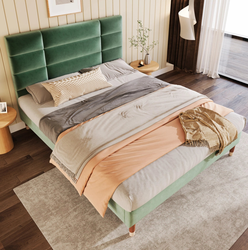 Letto matrimoniale 140x200 cm con rete a doghe; velluto verde; senza materasso