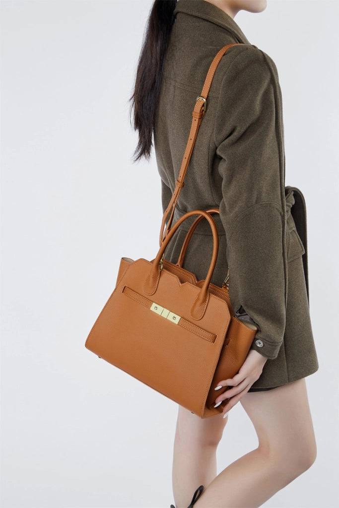 Borsa a tracolla da donna in vera pelle, colore marrone.