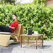 OKWISH Tavolino da Giardino Quadrato con Piano in Vetro Temperato e Rattan, per Terrazza e Balcone, 65 x 65 x 43 cm
