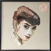 Quadro collage ritratto attrice in carta riciclata 52x52 cm