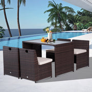 Set da giardino 5 pezzi in polyrattan con tavolo; 4 sedie pieghevoli e cuscini; marrone