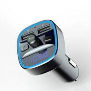 Autoradio con trasmettitore FM Bluetooth, illuminazione a led blu, chiamata in modalità handsfree e caricabatterie doppia USB.