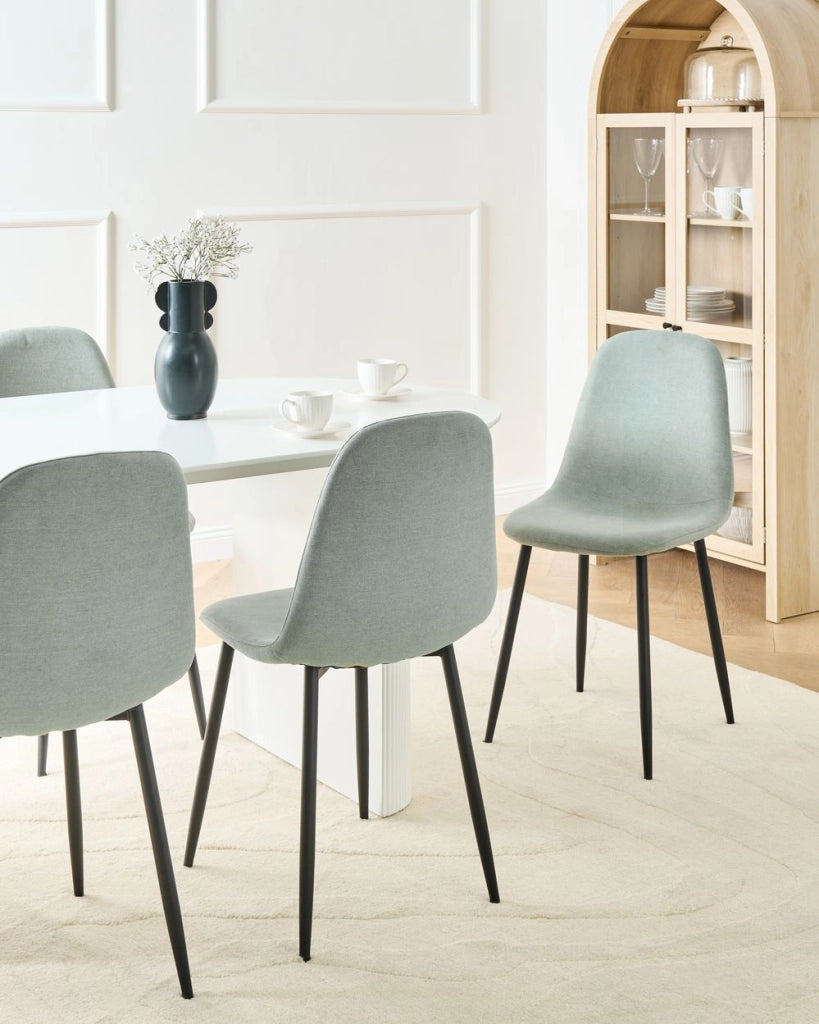 Set di 4 sedie da pranzo Verde Poliestere Tappezzato Ferro Gambe Nere Sala da pranzo senza braccioli