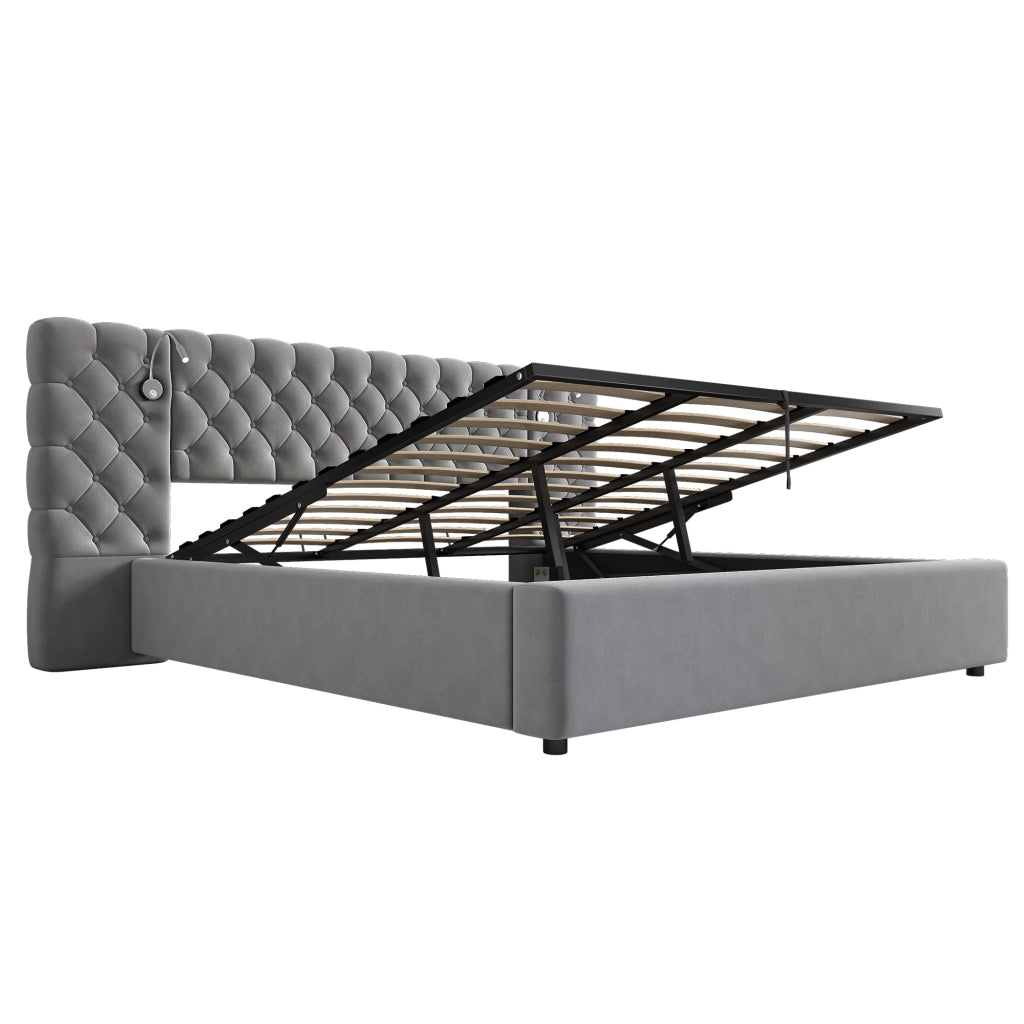 Letto matrimoniale 180x200 cm in velluto grigio con rete a doghe, contenitore idraulico e luce da lettura
