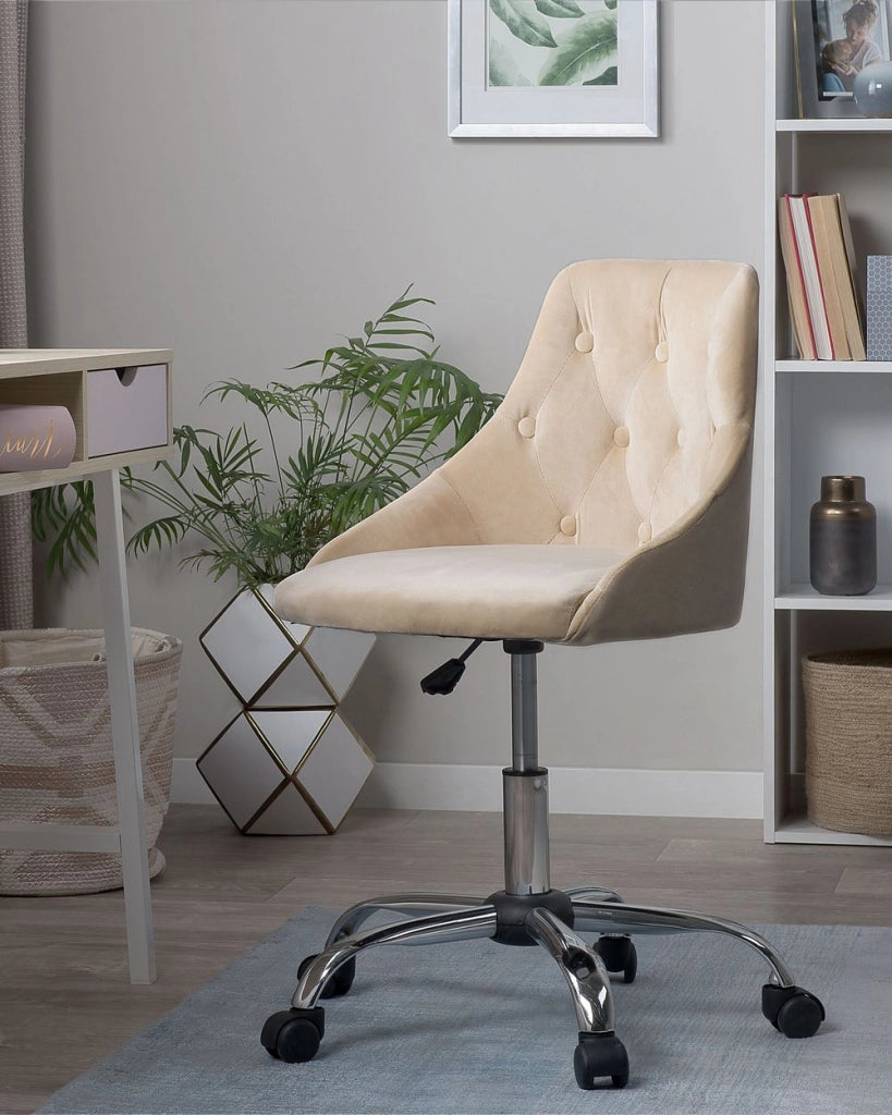 Sedia da ufficio girevole in velluto beige con bottoni regolabili in altezza