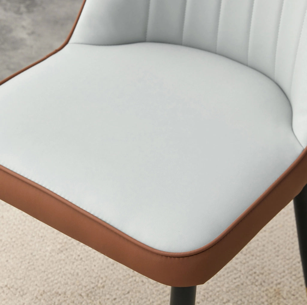 Set di 2 sedie da pranzo moderne in PU bicolore grigio chiaro e marrone; gambe nere in metallo