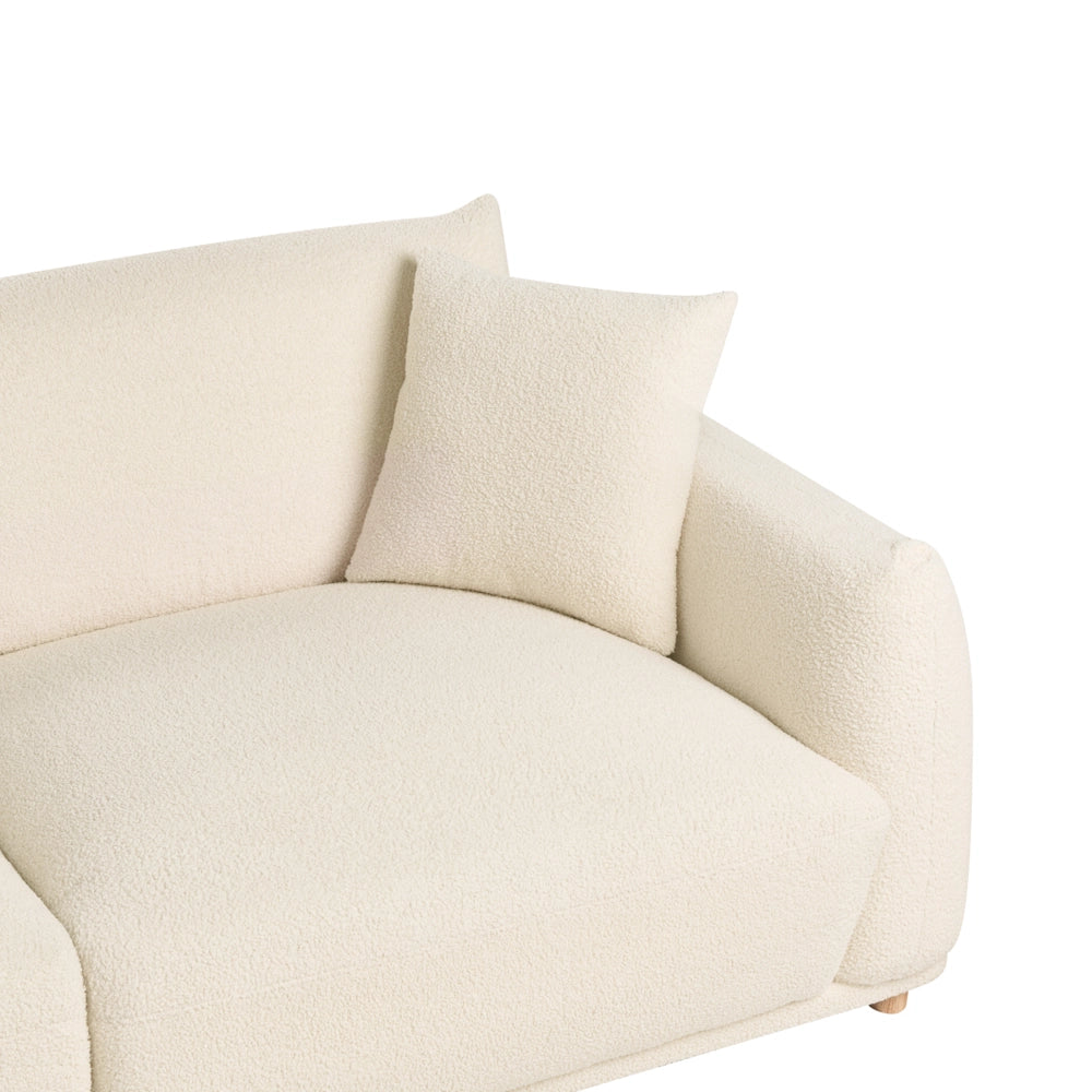 Divano a 3 posti in tessuto bianco sporco con cuscini decorativi e gambe in legno divano moderno per soggiorno