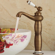 Wastafel con rubinetto in stile antico - Retro - Colore dorato