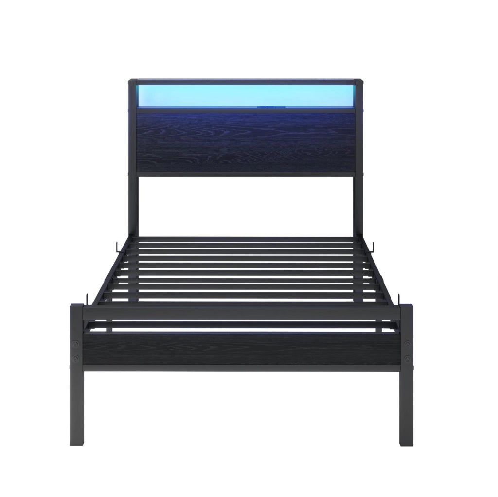 Letto 90x200 cm con testiera a ripiani, ricarica USB e presa integrata in MDF e metallo nero