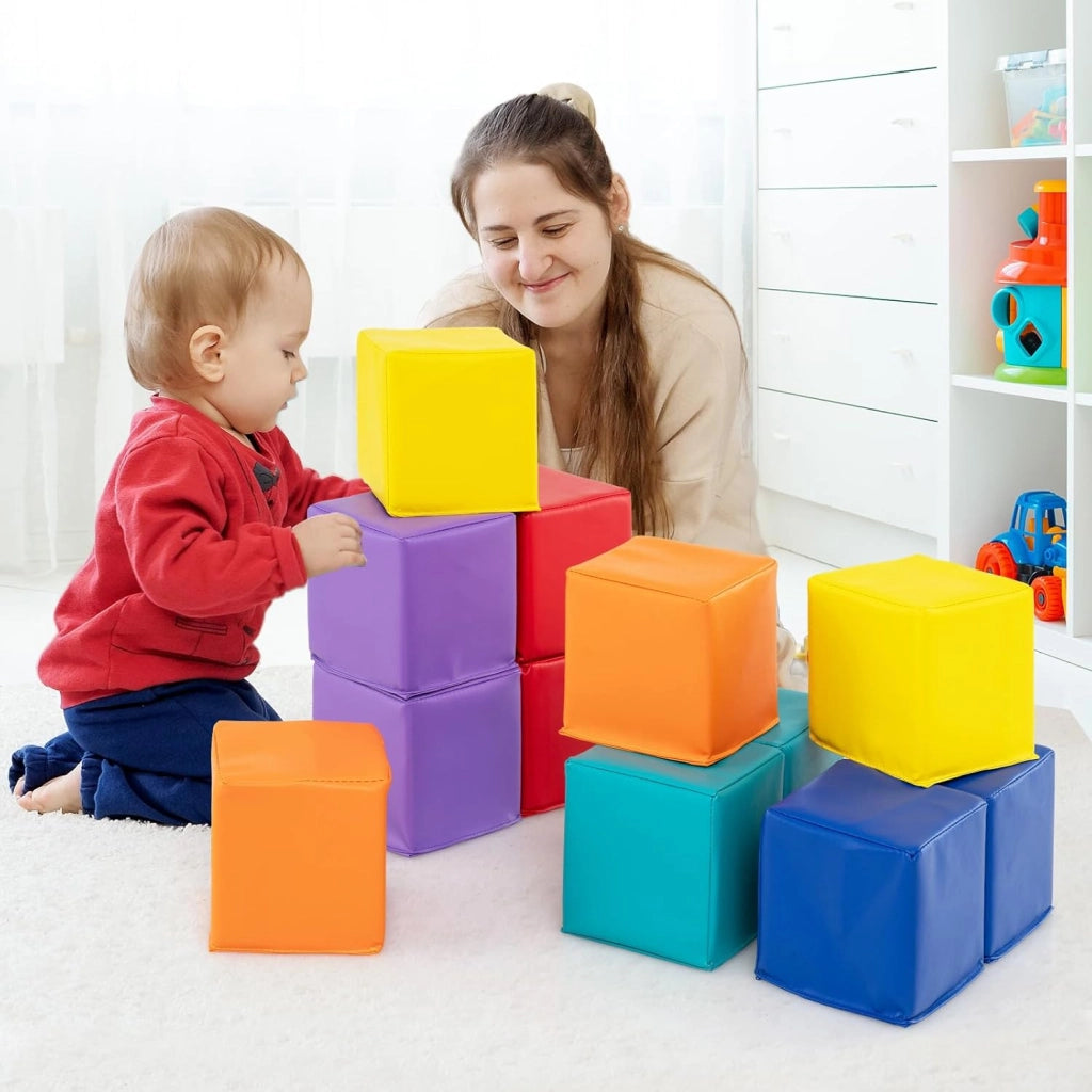 Set di 12 Blocchi da Costruzione in Schiuma EPE, Cubi Colorati 14 x 14 cm con Copertura in Finta Pelle Impermeabile, Blocchi Morbidi per Bambini per Impilare e Arrampicarsi (Rosso e Giallo)