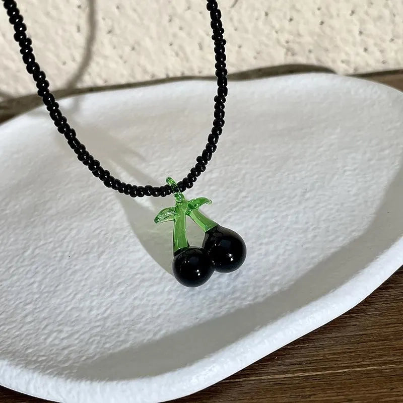 Collana fatta a mano con perline nere: ciondolo a forma di ciliegia, idea regalo