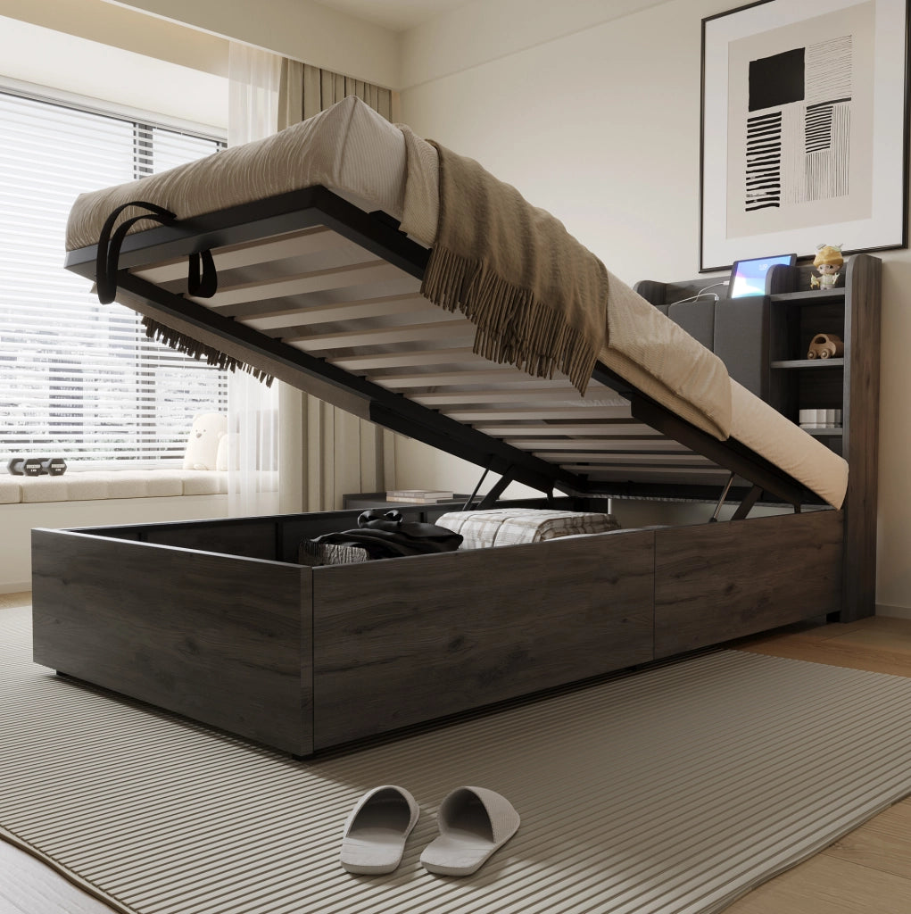 Letto 90x200 cm con contenitore idraulico; testiera con vani e presa USB e Tape-C in MDF grigio
