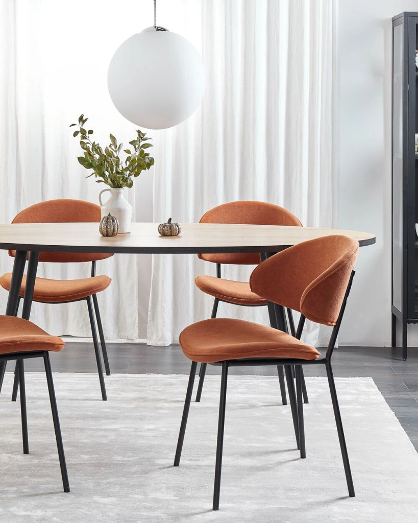 Set di 2 sedie da pranzo con sedile imbottito in tessuto arancione senza braccioli schienale curvo stile moderno