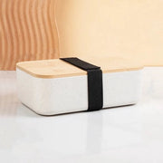 Bentobox per adulti – Model giapponese con coperchio in bambù naturale – Resistente a magnetron e lavastoviglie – Dimensioni piccole, BPA-free – Incluso set di posate e stecchi per cibi