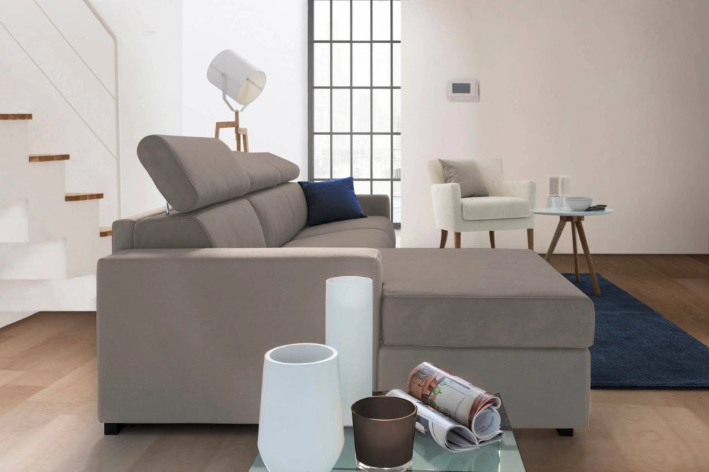 Divano Letto Aloet, Divano ad angolo, Made in Italy, SofÒ  con apertura girevole, con Penisola contenitore Sinistra, con Braccioli slim, cm 260x95h85, Tortora