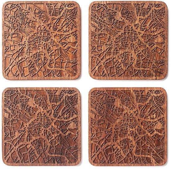 Sostegni di cartografia in sapele, 4 pezzi, con mappa urbana, opzioni per diverse città, realizzati a mano