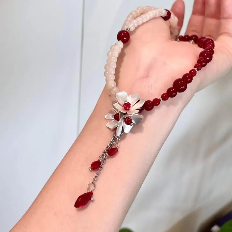 Collana con nappa di fiori di cristallo fatta a mano: gioiello a doppio strato con perline