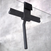 Set di pulizia doccia in silicone con supporto per parete, pulitore di doccia, pulitore di vetro doccia e pulitore di finestra in acciaio inossidabile senza perforazione, pulitore di doccia in silicone, nero opaco.