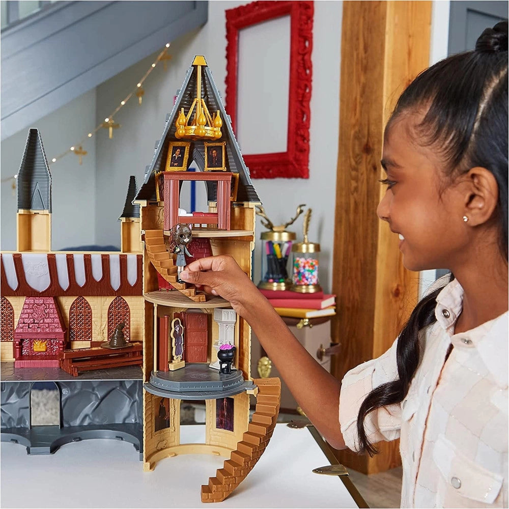 Trade Shop - Castello Di Hogwarts Harry Potter Con 12 Accessori Luci E Suoni Bambola Hermione -