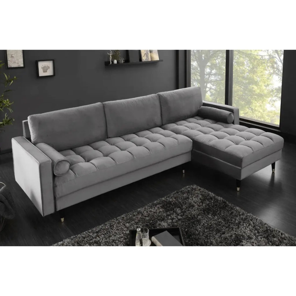 Divano angolare KOLIRI grigio con pouf – Divano design in velluto con struttura in legno massiccio