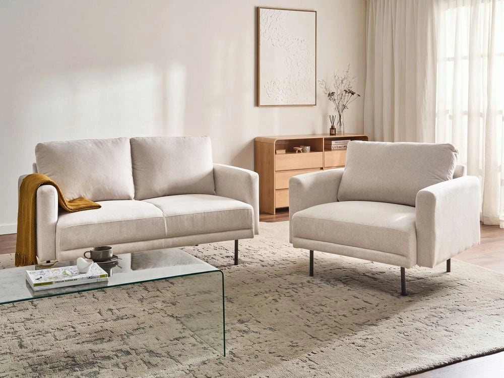 Set soggiorno divano 3 posti e poltrona con gambe in tessuto beige chiaro stile moderno e minimalista