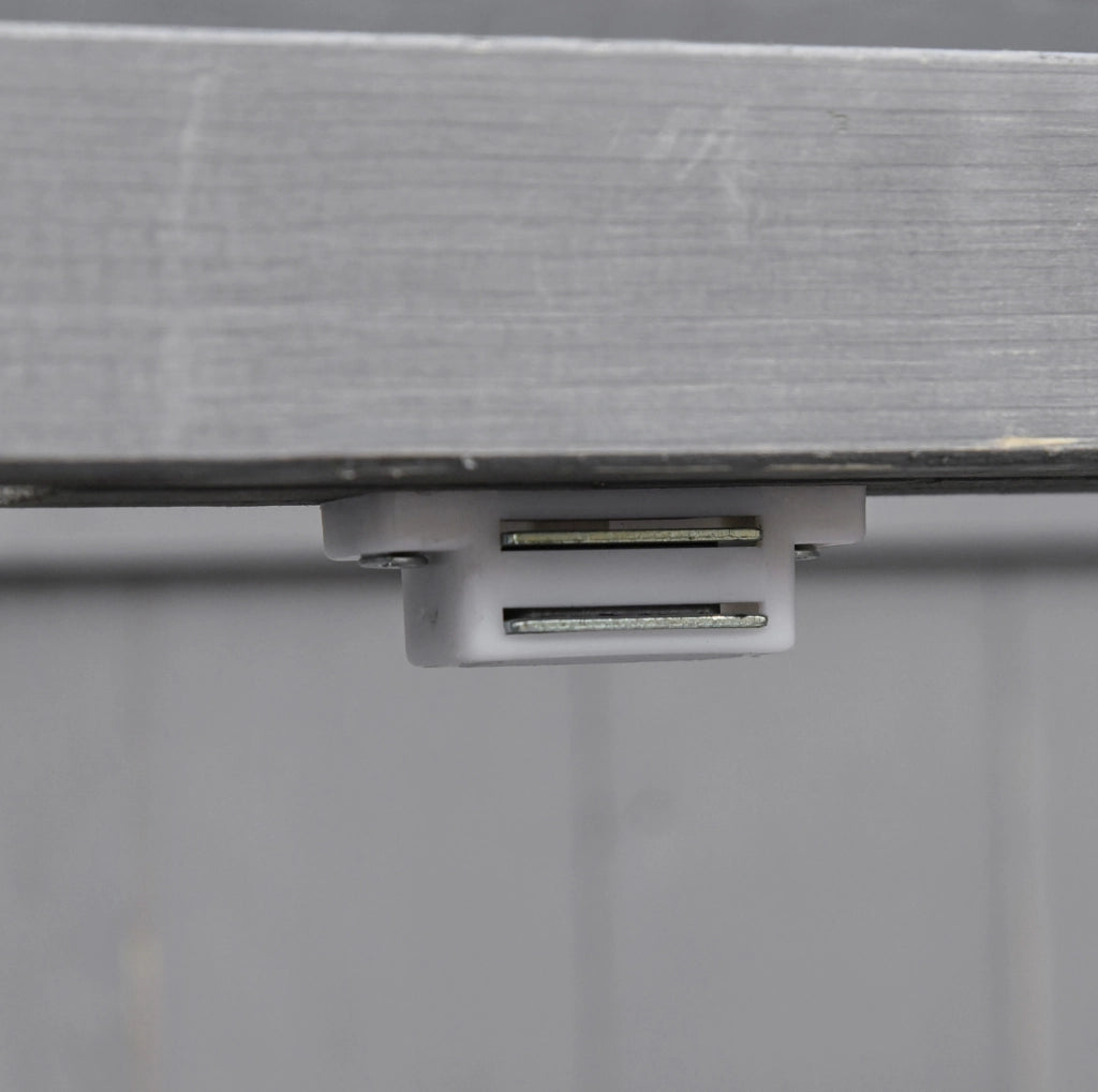 Armadio da giardino in legno grigio 79x43x92 cm con piano di lavoro e ripiano interno