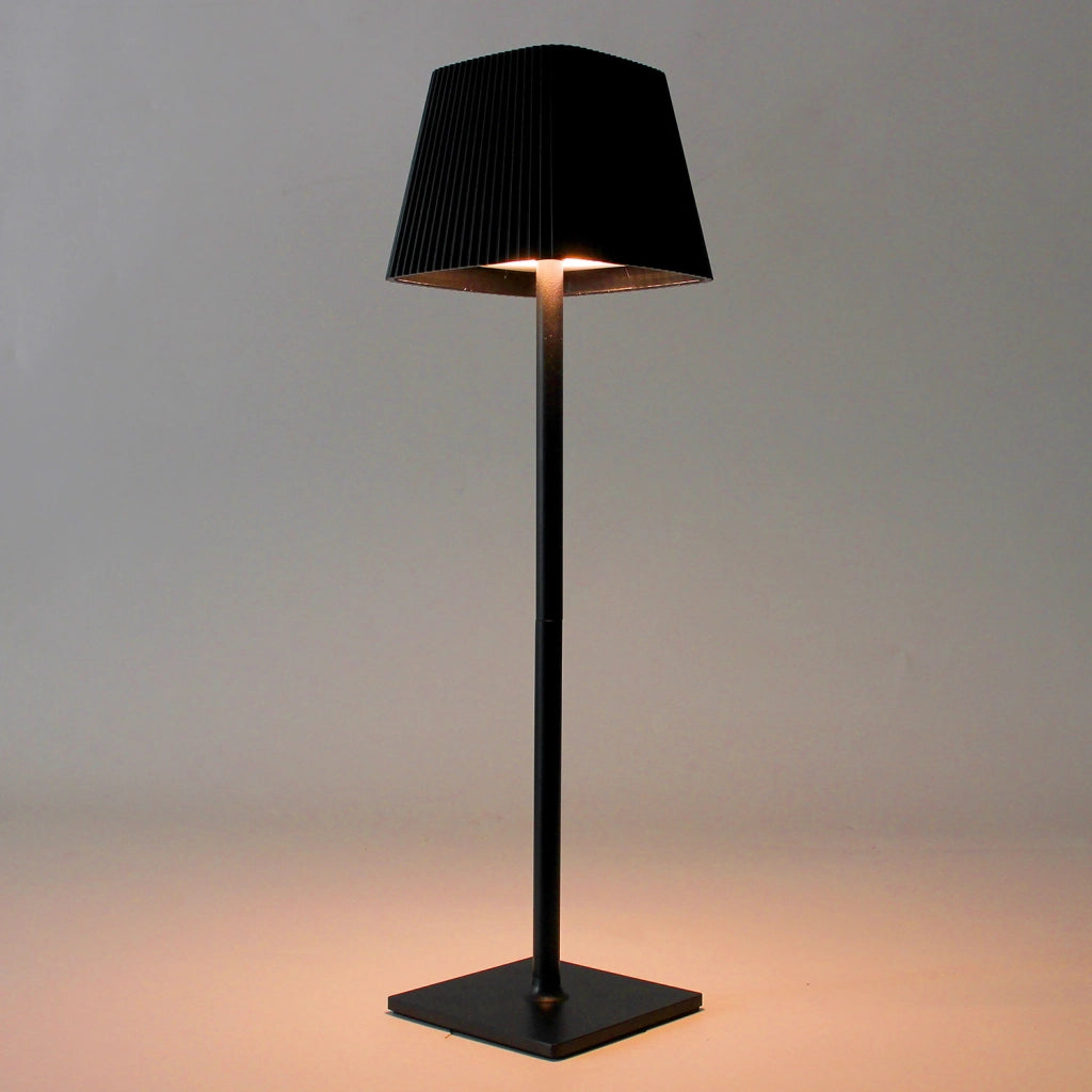 LAMAPADA LED DA TAVOLO NERA RICARICABILE CON PARALUME QUADRATO PLISSETTATO - LUCE DIMMERABILE A 3 TEMPERATURE COLORE SENSORE CREPUSCOLARE RICARICA SOLARE