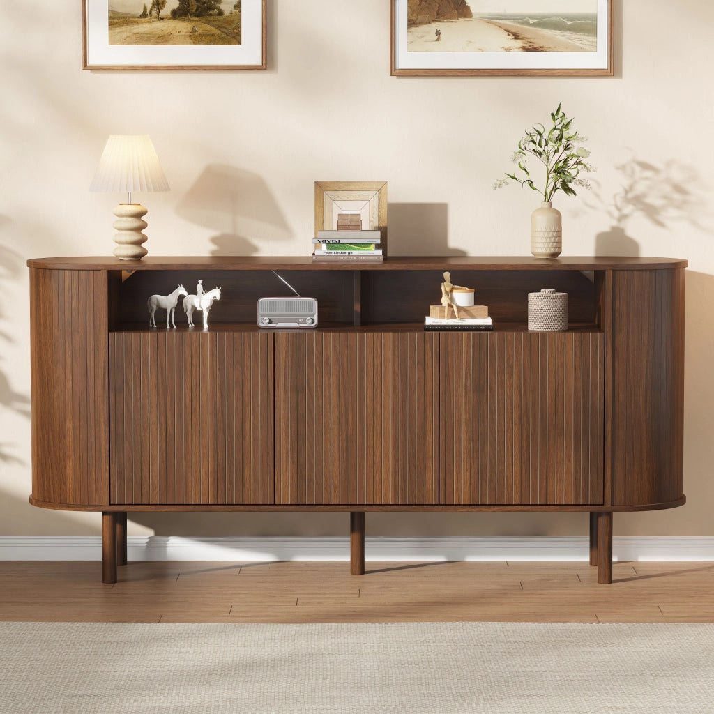 Credenza a tre ante, mobile da ingresso, ripiani a vista, gambe in legno massello, 160 x 40 x 78.5 cm, color noce