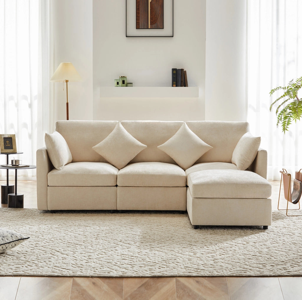 Divano modulare 3 posti con pouf mobile e 4 cuscini in ciniglia beige