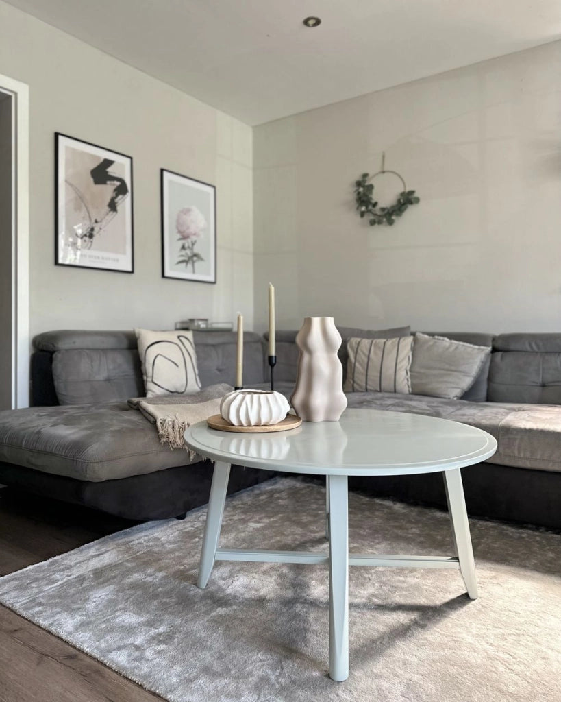 Tappeto in viscosa grigio chiaro 160 x 230 cm a pelo corto capitonné moderno