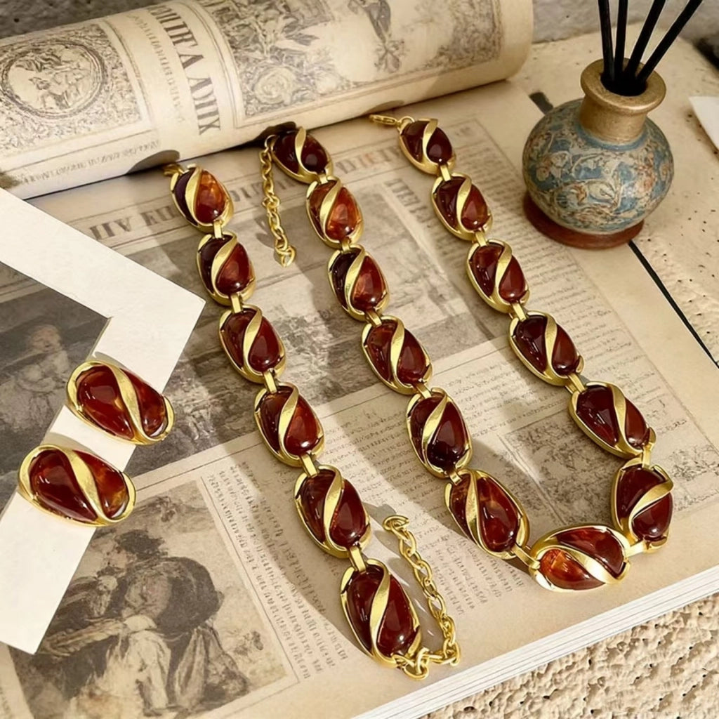 Collana vintage francese con perline di cristallo marrone, girocollo in stile antico con perline di vetro marrone.