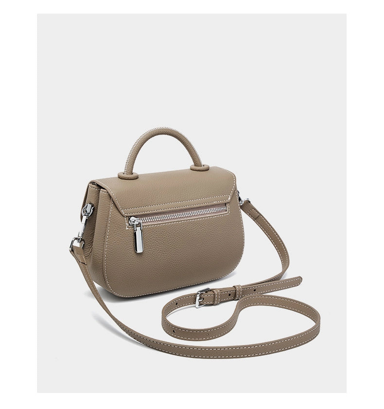 Borsa a tracolla classica da donna in vera pelle, colore grigio.