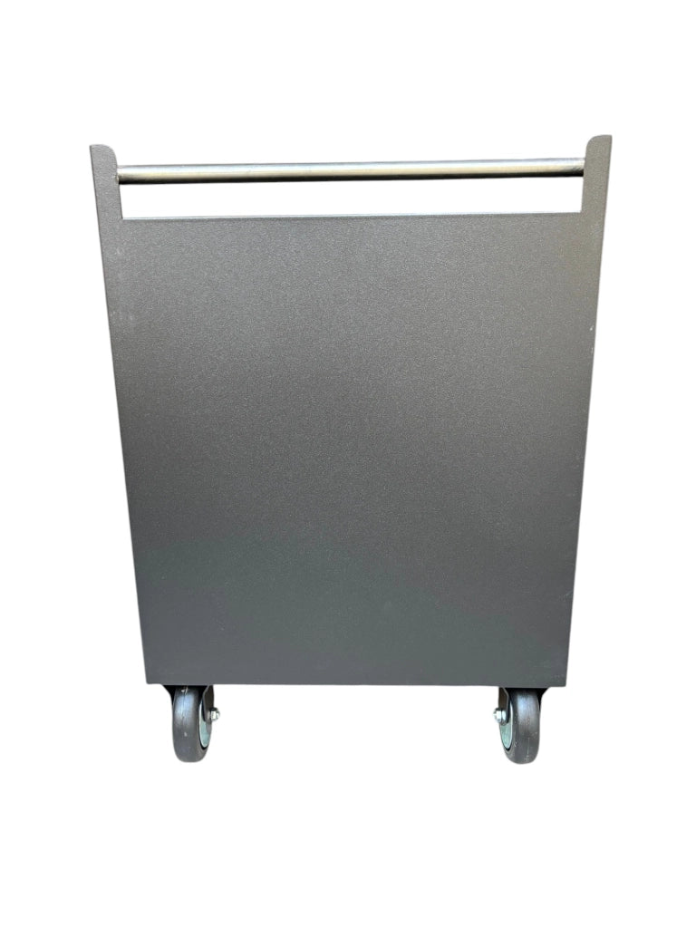 Porta Legna con Ruote, Porta Pellet, in Ferro Battuto, Grigio antracite, 52x47x80h cm, Motivo Fiamma, Per Camino e Stufe