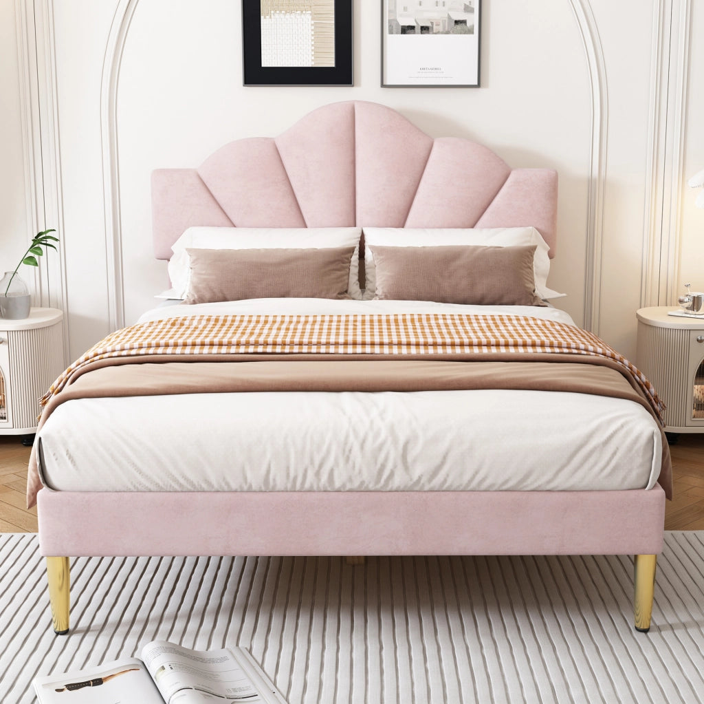 Letto imbottito in velluto 140x190 cm rosa con testiera a conchiglia e piedi dorati
