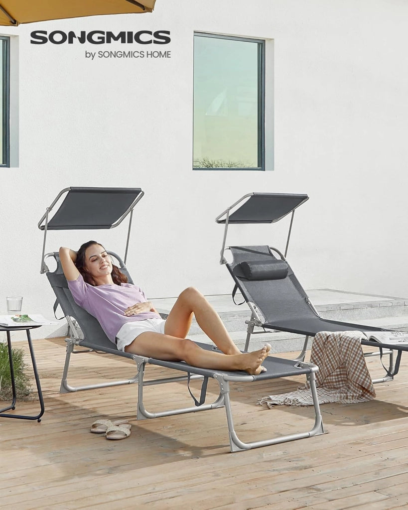 SONGMICS Lettino Prendisole, Sedia a Sdraio Pieghevole, 193 x 53 x 29 cm, Max Portata 150 kg, con Poggiatesta Parasole e Schienale Reclinabile, per Terrazzo Piscina Giardino, Grigio Scuro GCB19UV1