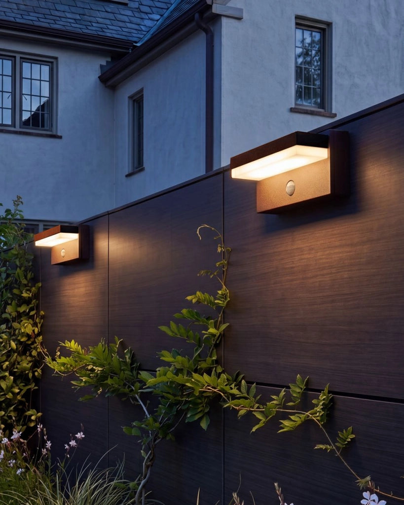Applique da Esterno a LED in Alluminio Marrone con Sensore di Movimento e Cavo USB Luce d'Accento IP54 Design Moderno